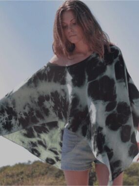 Upstate  Black and Green Tie-Dye Poncho